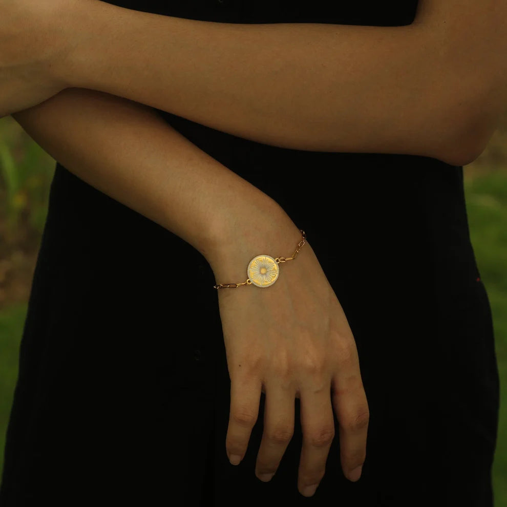 Glow in Gold: Luxurious Gold Hue from the Pure 18 Karat Gold Dipping Megan Bracelet