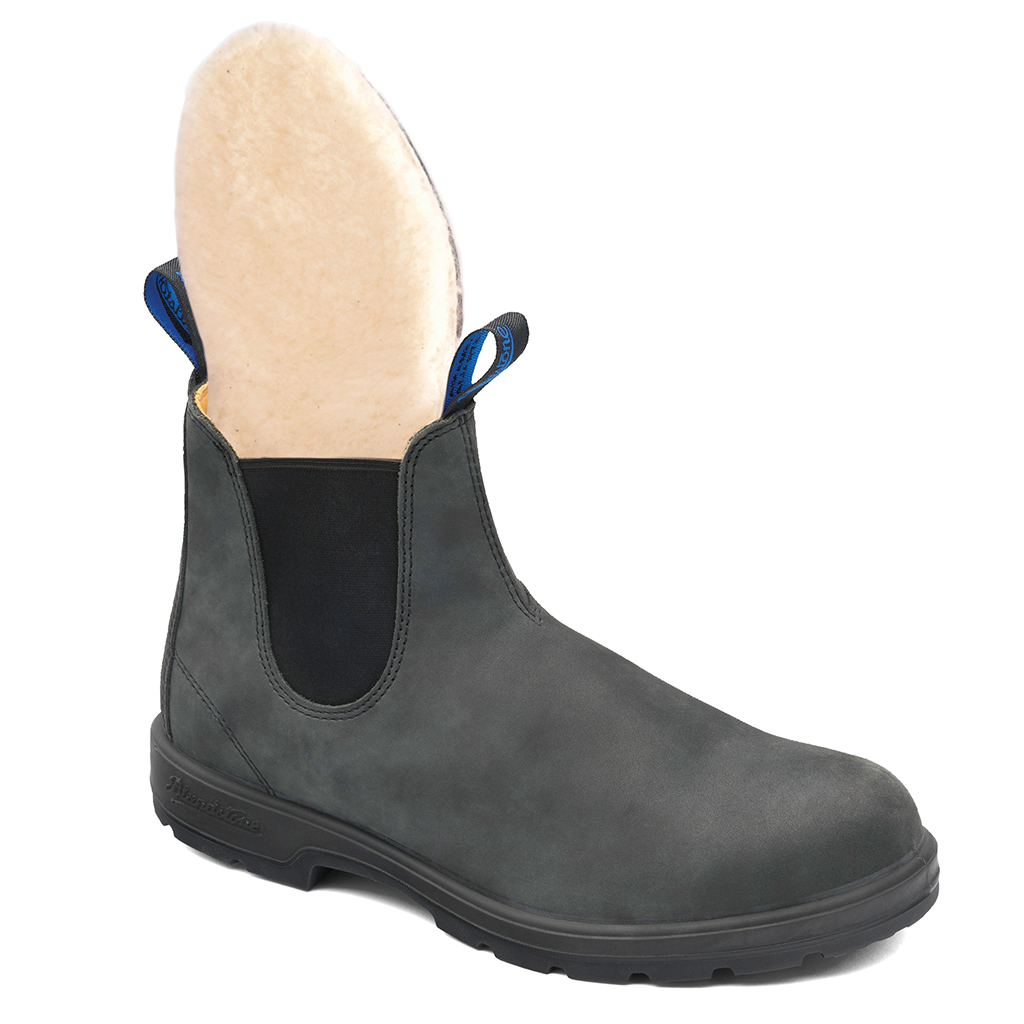 Unisex rustic black leather winter blundstone style 1478 water-resistant boot with removable sherpa insole.