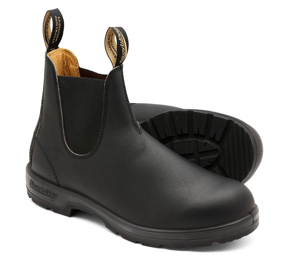 Unisex Classic black leather blundstone style 558 water-resistant boot.