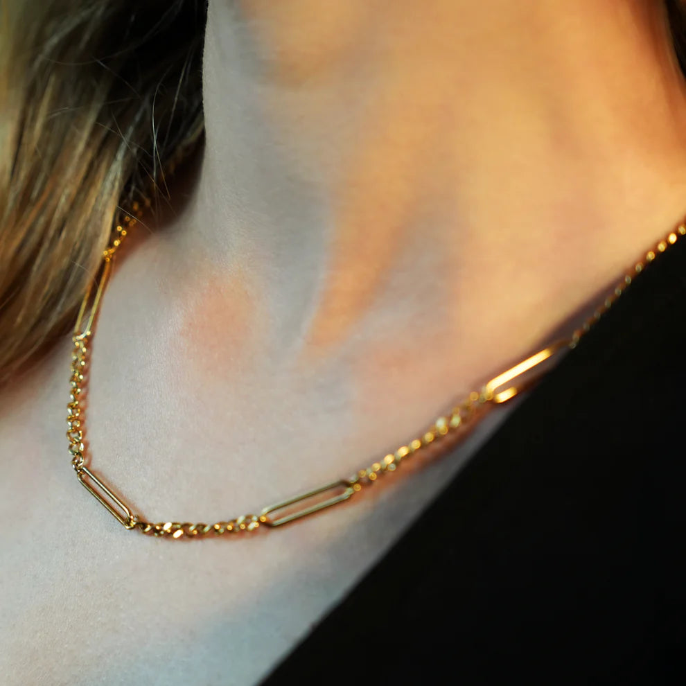 Glow in Gold: Luxurious Gold Hue from the Pure 18 Karat Gold Layer Calypso Necklace