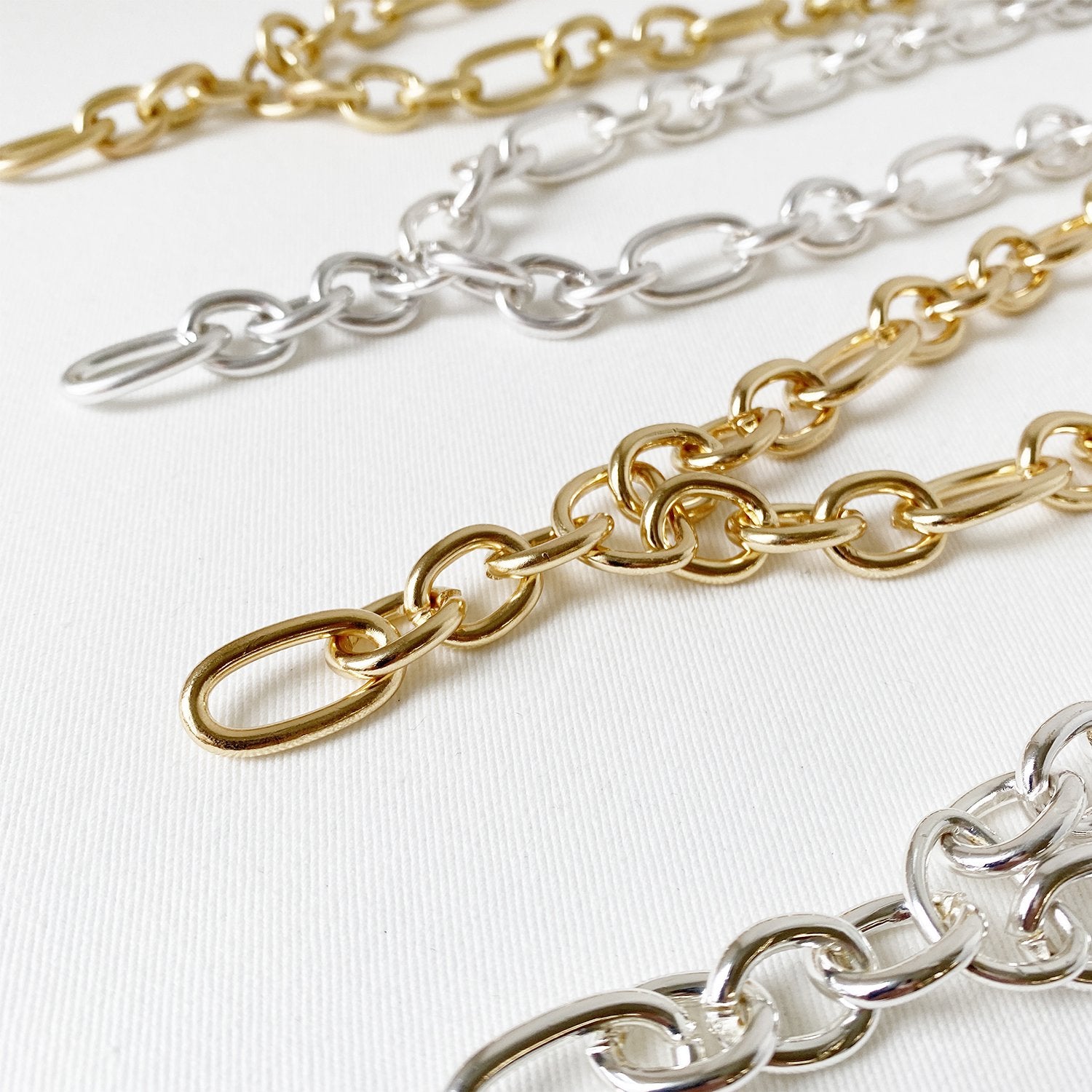 Caracol jewelry featuring a single layer link necklace with shiny finish