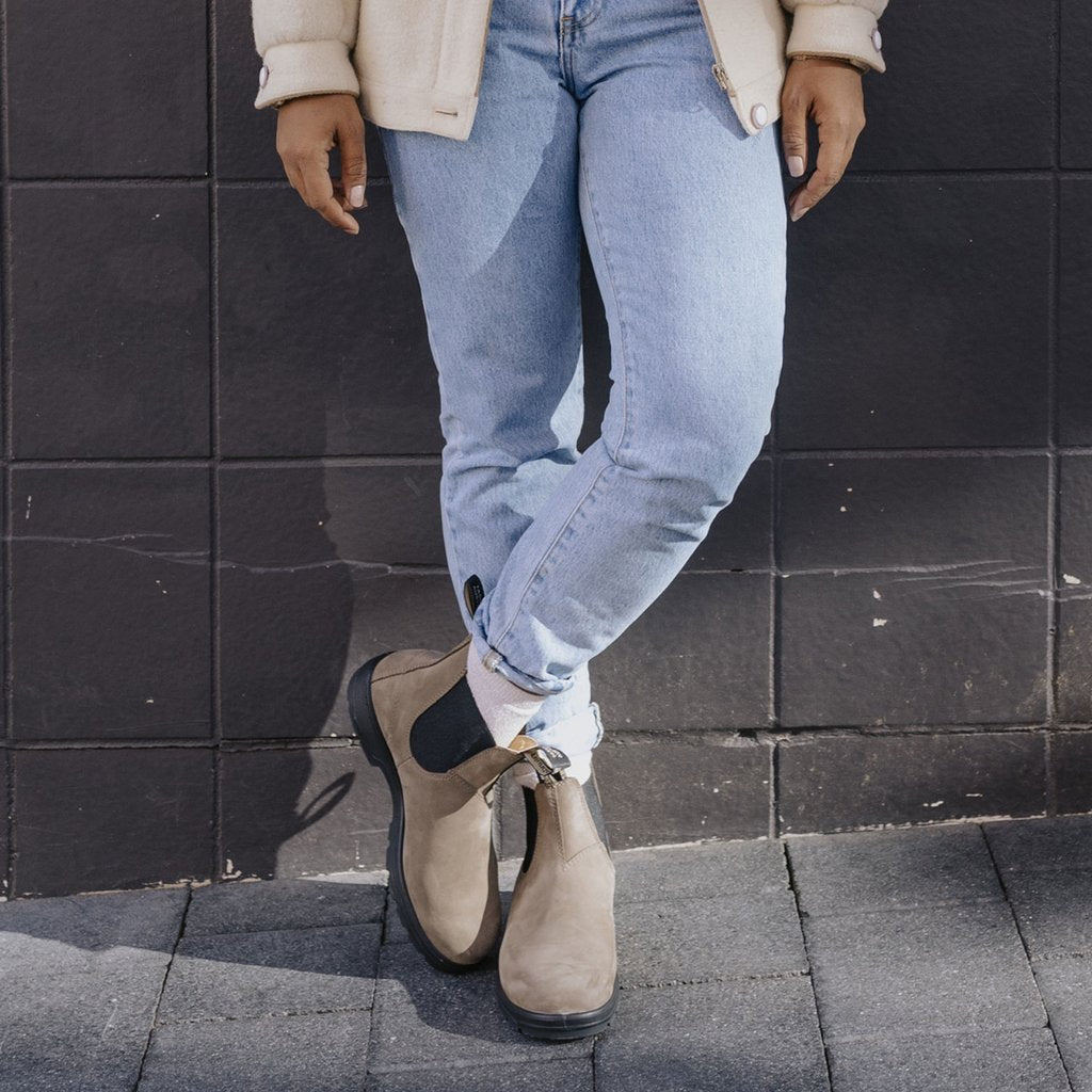 Unisex nubuck suede blundstone style 1941 water-resistant boot.