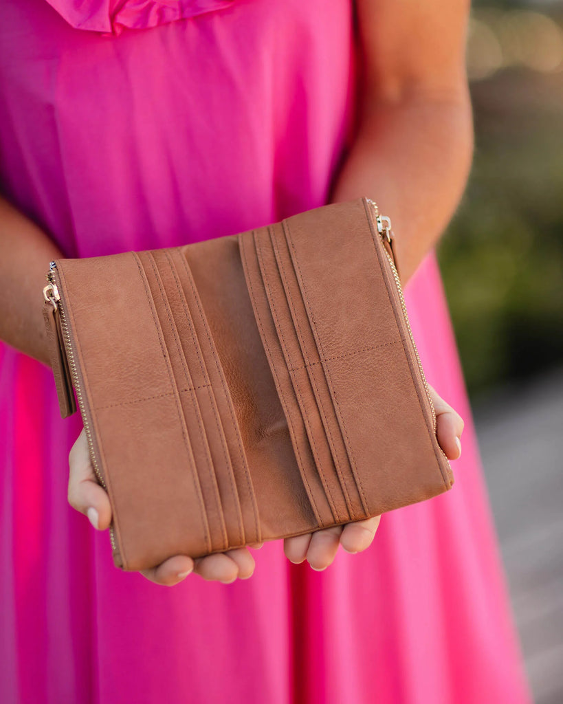 Polyurethane Vegan Leather Louenhide wallet featuring the delta 12 card holder, 2 note pockets and 2 zip coin pocket wallet