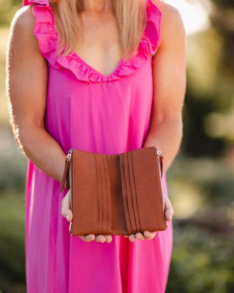 Polyurethane Vegan Leather Louenhide wallet featuring the delta 12 card holder, 2 note pockets and 2 zip coin pocket wallet